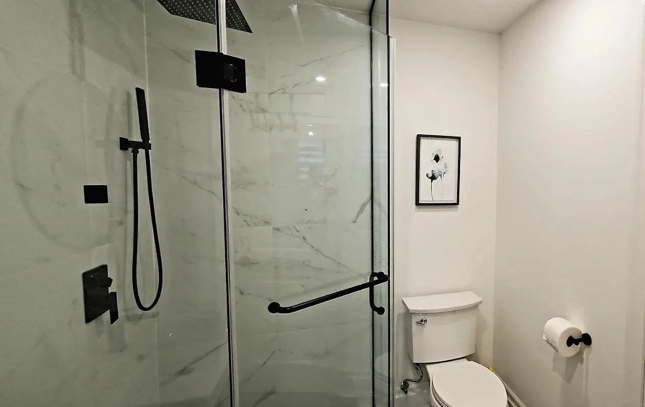 Private Room With Garden, 25 Min To Downtown Торонто Апартаменты