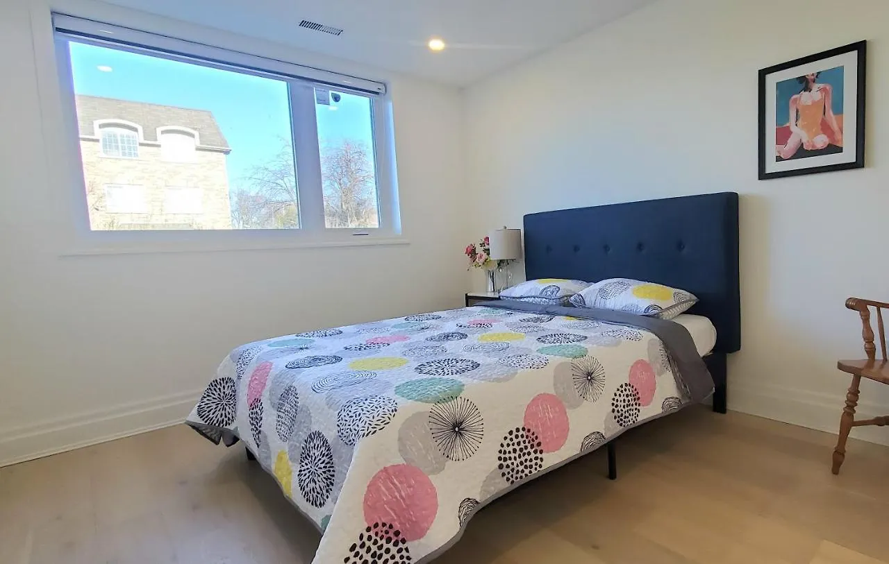 Апартаменты Private Room With Garden, 25 Min To Downtown Торонто