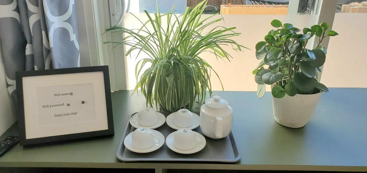 Private Room With Garden, 25 Min To Downtown Торонто